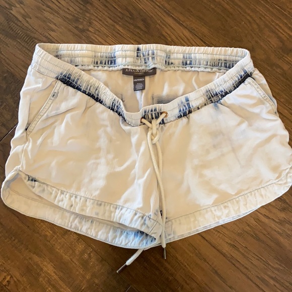 A Pea in The Pod -XS Maternity Shorts - Picture 1 of 2